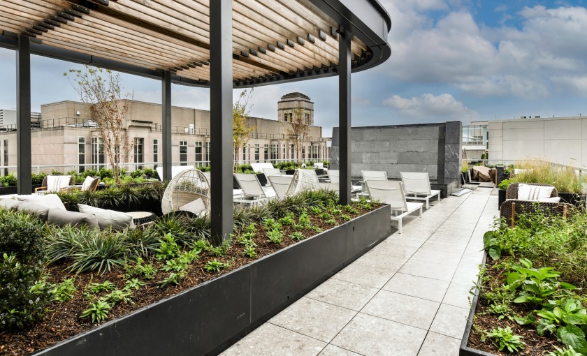 Rooftop Aqua Lounge  with seating and water feature